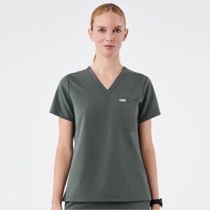 NWT FIGS Catarina One Pocket Scrub Top